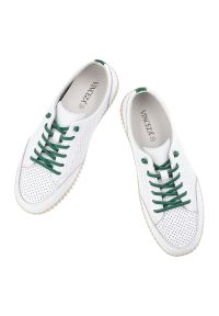 Półbuty damskie Vinceza, cholewka ze skóry naturalnej z perforacją zapewniającą przewiewność lekka podeszwa i klasyczne wiązanie, białe, 79598. Kolor: biały. Materiał: skóra. Szerokość cholewki: normalna. Styl: klasyczny #2