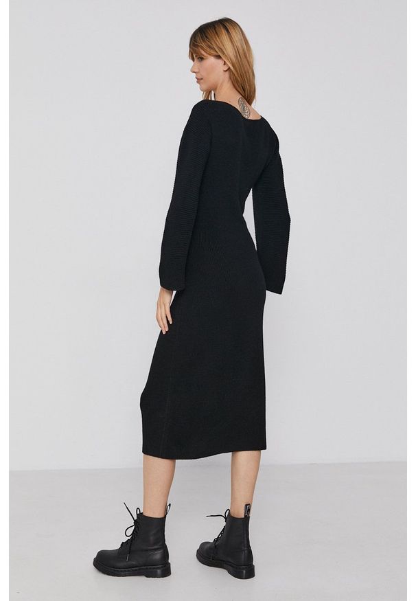 Emporio Armani - Sukienka. Kolor: czarny. Materiał: dzianina. Długość rękawa: długi rękaw. Typ sukienki: rozkloszowane