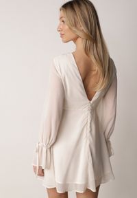 Born2be - Beżowa Rozkloszowana Sukienka Vices z Bufiastymi Rękawami Eriane. Okazja: na co dzień. Kolor: beżowy. Wzór: kropki. Typ sukienki: proste. Styl: casual, elegancki, klasyczny #3