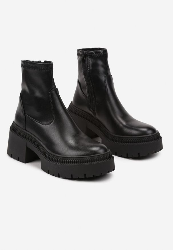 Born2be - Czarne Botki na Grubej Podeszwie ze Słupkiem i Elastyczną Cholewką Irinara. Okazja: na co dzień, na spacer. Kolor: czarny. Materiał: jeans. Szerokość cholewki: normalna. Wzór: aplikacja. Obcas: na słupku. Styl: elegancki, wizytowy, casual