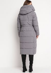 Born2be - Szara Pikowana Kurtka Płaszcz z Kapturem i Kieszeniami Gardemia. Typ kołnierza: kaptur. Kolor: szary. Sezon: zima, jesień #5