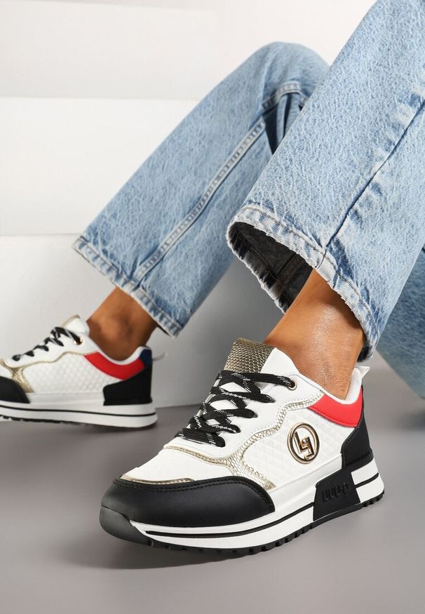 Born2be - Biało-Czarne Sneakersy Ozdobione Metaliczną Aplikacją Zolamira. Okazja: na co dzień. Zapięcie: sznurówki. Kolor: biały. Materiał: jeans. Wzór: aplikacja. Sezon: jesień, wiosna. Obcas: na płaskiej podeszwie
