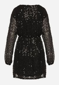 Born2be - Czarna Cekinowa Sukienka o Rozkloszowanym Kroju z Długimi Rękawami Reira. Okazja: na imprezę. Kolor: czarny. Materiał: poliester. Długość rękawa: długi rękaw. Styl: elegancki #4