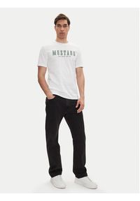 Mustang T-Shirt Austin 1016281 Biały Regular Fit. Kolor: biały. Materiał: bawełna #4