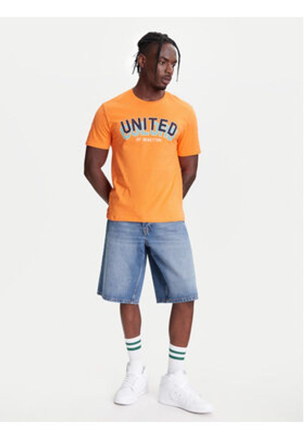 United Colors of Benetton - United Colors Of Benetton T-Shirt 3I1XU1096 Pomarańczowy Regular Fit. Kolor: pomarańczowy. Materiał: bawełna