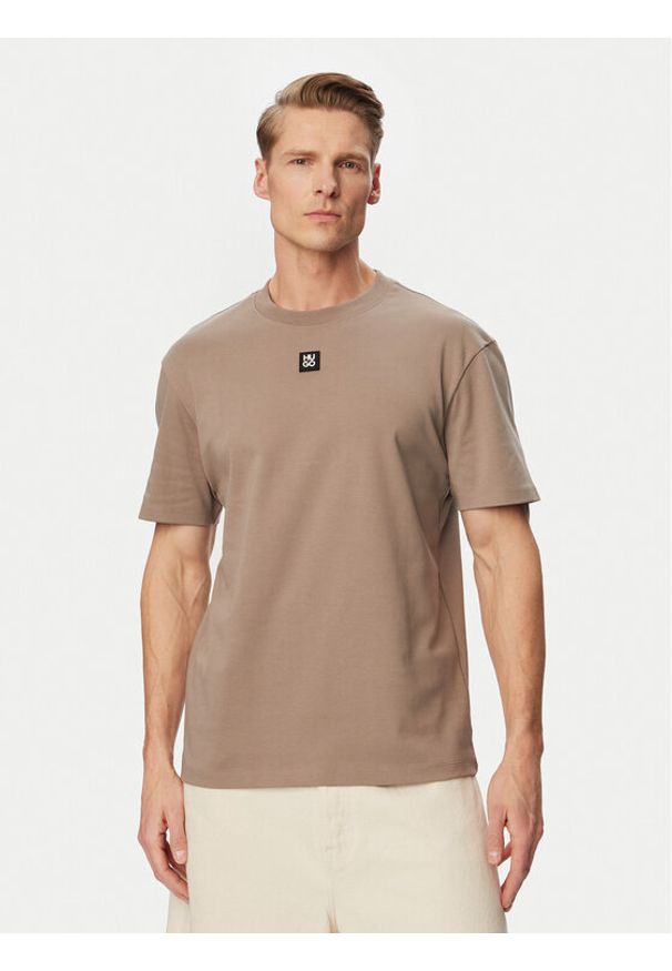 Hugo - HUGO T-Shirt Dalile 50505201 Brązowy jasny Regular Fit. Kolor: brązowy. Materiał: bawełna