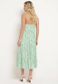 Born2be - Zielona Wiskozowa Sukienka z Cienkimi Ramiączkami Ozdobiona Guzikami i Falbanką Vikini. Typ kołnierza: dekolt w kształcie V. Kolor: zielony. Materiał: wiskoza. Długość rękawa: na ramiączkach. Wzór: aplikacja. Styl: klasyczny #5