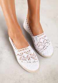 Renee - Białe Espadryle z Ażurową Cholewką i Plecioną Podeszwą Gratifyinglys. Okazja: na co dzień. Zapięcie: bez zapięcia. Kolor: biały. Materiał: len. Szerokość cholewki: normalna. Wzór: ażurowy. Sezon: lato. Styl: boho, wakacyjny, casual, elegancki #6