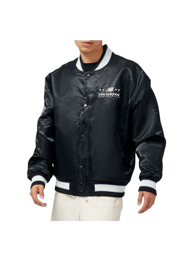 Kurtka New Balance MJ31580BK - czarna. Kolor: czarny. Materiał: poliester, prążkowany. Styl: klasyczny