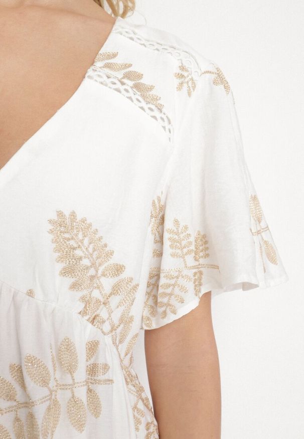 Born2be - Biała Wiskozowa Sukienka z Metalicznymi Haftami Helvesia. Okazja: na co dzień. Typ kołnierza: dekolt w kształcie V. Kolor: biały. Materiał: wiskoza. Wzór: haft. Styl: elegancki, casual