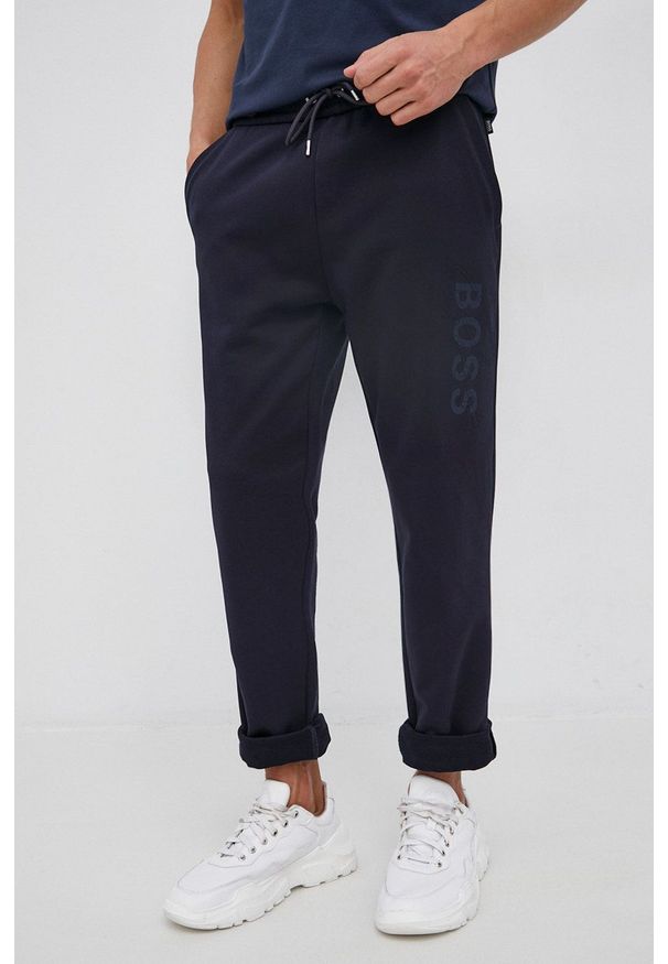BOSS - Boss Spodnie bawełniane 50465550 męskie kolor granatowy z nadrukiem. Kolor: niebieski. Materiał: bawełna. Wzór: nadruk