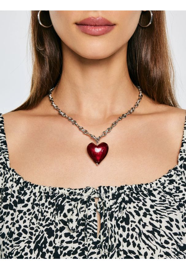 Big-Star - Sukienka damska midi z wiskozy z nadrukiem czarno-kremowa Kiara 906. Okazja: na co dzień. Typ kołnierza: dekolt kwadratowy. Kolor: czarny. Wzór: nadruk. Typ sukienki: proste. Materiał: wiskoza. Długość rękawa: długi rękaw. Styl: casual, elegancki. Długość: midi