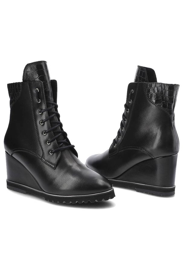 Botki damskie Libero, cholewka ze skóry naturalnej sznurowane usztywniony zapiętek podwyższona podeszwa z wyraźnym profilem, czarne, 2430-8-462. Okazja: na co dzień. Kolor: czarny. Materiał: skóra. Szerokość cholewki: normalna. Wzór: gładki. Obcas: na koturnie. Styl: elegancki, casual