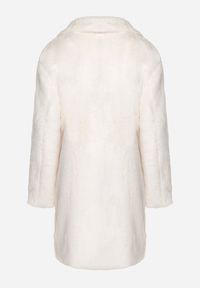 Born2be - Jasnobeżowy Płaszcz ze Sztucznego Futra Kairaelle. Okazja: na co dzień, na spacer. Kolor: beżowy. Materiał: futro. Długość rękawa: długi rękaw. Długość: długie. Sezon: zima, jesień. Styl: casual, elegancki #3