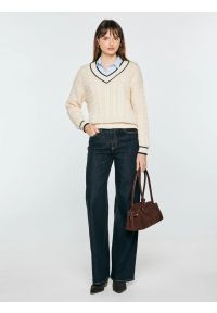 Big-Star - sweter damski bawełniany z dekoltem v-neck kremowy calia 103. Kolor: kremowy. Materiał: bawełna. Wzór: ze splotem, jednolity #7