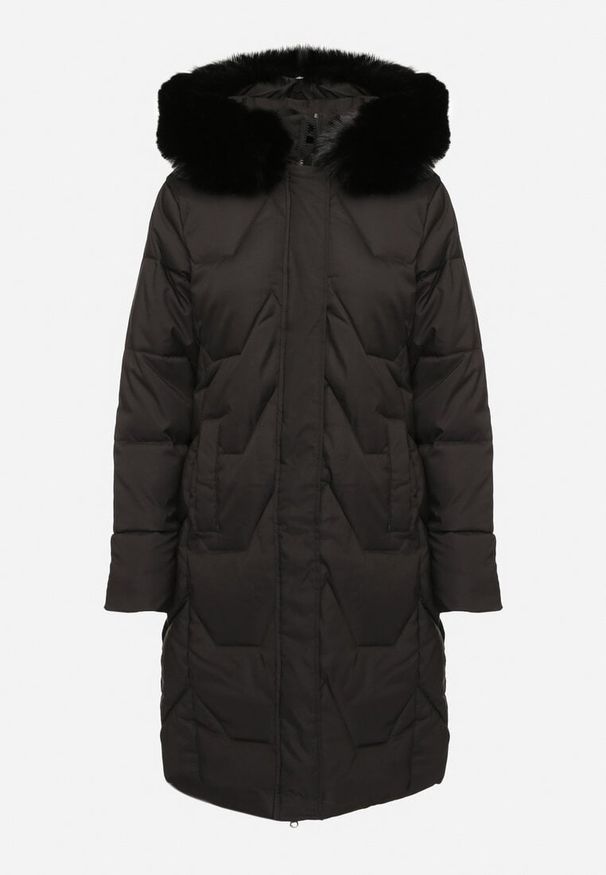 Born2be - Czarna Kurtka Pikowana o Długim Fasonie z Kapturem i Futrem Vertizola. Okazja: na co dzień, na spacer. Typ kołnierza: kaptur. Kolor: czarny. Materiał: futro. Długość: długie. Styl: casual, elegancki