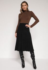 Born2be - Czarna Rozkloszowana Plisowana Spódnica Dzianinowa Tussana. Okazja: na co dzień. Stan: podwyższony. Kolor: czarny. Materiał: dzianina. Styl: casual #2