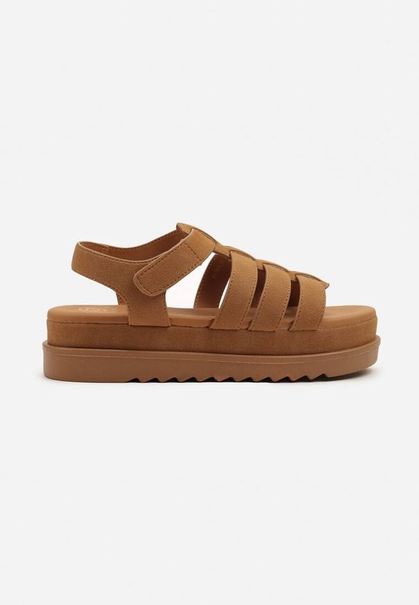 Born2be - Brązowe Sandały z Zapięciem na Rzep Typu Gladiatorki Sorlinia. Okazja: na co dzień. Zapięcie: rzepy. Kolor: brązowy. Styl: elegancki, casual