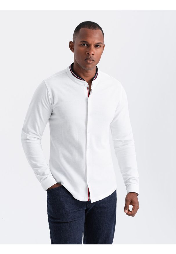 Ombre Clothing - Męska koszula bawełniana SLIM FIT ze stójką w kolorowe paski – biała V1. Okazja: na co dzień. Typ kołnierza: kołnierzyk stójkowy. Kolor: biały. Materiał: bawełna. Długość: długie. Wzór: kolorowy, paski. Styl: casual