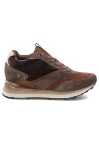 Hot Potatoes by Gioseppo - Brązowe Sneakersy Gioseppo Eleganckie Obuwie Damskie Na Koturnie. Okazja: na co dzień, na spacer. Zapięcie: sznurówki. Kolor: brązowy. Materiał: zamsz, tkanina, materiał. Obcas: na koturnie. Styl: elegancki #4