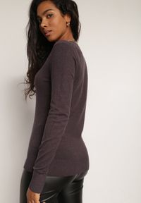 Renee - Ciemnobrązowy Sweter Chrysope. Kolor: brązowy. Wzór: jednolity. Styl: elegancki