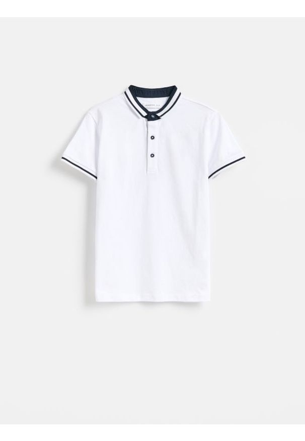 Reserved - Bawełniany t-shirt polo - biały. Typ kołnierza: polo. Kolor: biały. Materiał: bawełna