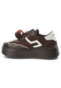 Sneakersy damskie Karino, ze skóry naturalnej licowej z zamszowymi panelami i kontrastowymi wstawkami na boku wiązanie na grubszych sznurowadłach, br. Okazja: na co dzień. Kolor: brązowy. Materiał: zamsz, skóra. Wzór: aplikacja. Obcas: na platformie. Styl: casual #2