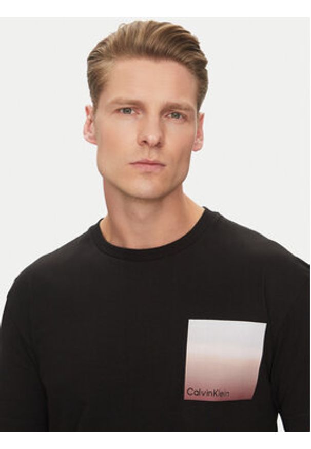 Calvin Klein T-Shirt Ombre Bonded K10K114164 Czarny Regular Fit. Kolor: czarny. Materiał: bawełna