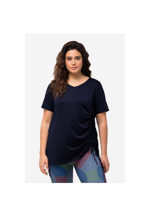 ULLA POPKEN - Damskie Bluzka funkcyjna marszczona taśma trapezowy krój dekolt w szpic. Kolekcja: plus size. Kolor: niebieski. Materiał: materiał, poliester, elastan