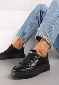 Renee - Czarne Sneakersy na Platformie z Tłoczeniem i Sznurowaniem Erisandria. Okazja: do pracy, na co dzień. Zapięcie: sznurówki. Kolor: czarny. Materiał: jeans. Obcas: na platformie #2