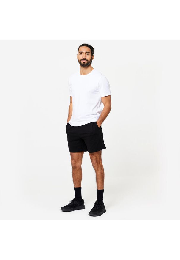 DOMYOS - Koszulka z krótkim rękawem męska Domyos Gym & Pilates 100 Sportee. Kolor: biały. Materiał: tkanina, elastan, prążkowany, bawełna, materiał. Długość rękawa: krótki rękaw. Długość: krótkie. Wzór: ze splotem. Sport: joga i pilates
