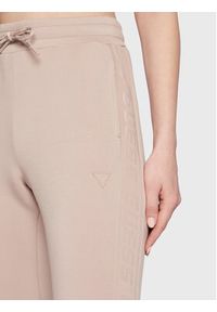 Guess Spodnie dresowe Allie Scuba V2YB18 K7UW2 Beżowy Regular Fit. Kolor: beżowy. Materiał: syntetyk #4