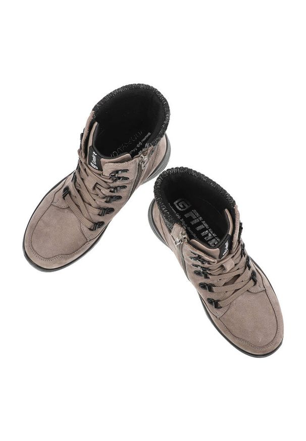 Szare Botki G-Comfort Wygodne Obuwie Damskie. Kolor: szary. Materiał: materiał, skóra. Wzór: aplikacja, napisy. Styl: klasyczny