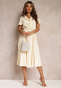 Renee - Beżowa Retro Sukienka Midi z Plisowaniem i Paskiem na Klamrę Elinerise. Kolor: beżowy. Styl: retro. Długość: midi
