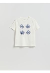 Reserved - T-shirt z aplikacją - złamana biel. Materiał: bawełna. Wzór: aplikacja