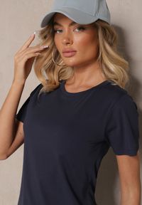 Renee - Granatowy Casualowy Bawełniany T-shirt Rivali. Okazja: na co dzień. Kolor: niebieski. Materiał: bawełna. Styl: casual