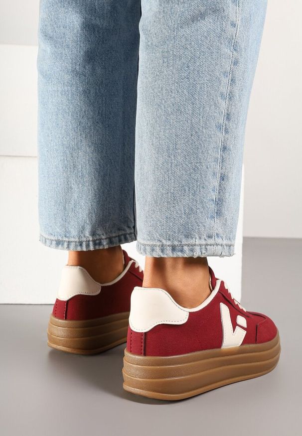 Born2be - Bordowe Sneakersy w Stylu Tenisówek Ellienne. Okazja: na co dzień. Zapięcie: sznurówki. Kolor: czerwony. Materiał: jeans