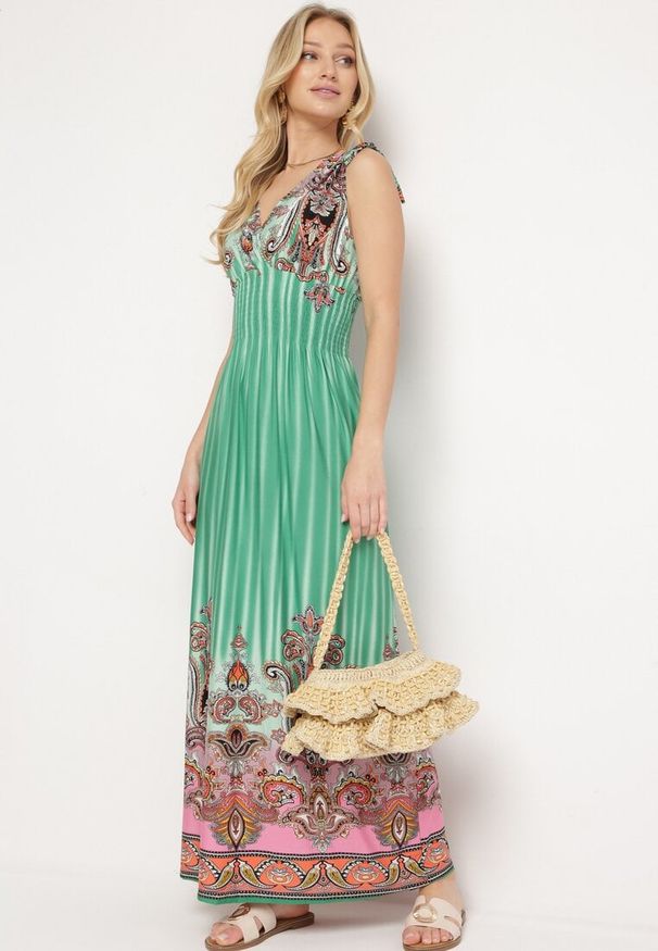 Born2be - Zielona Sukienka z Troczkami w Ramionach Rozkloszowana z Dekoltem w V Araxeda. Typ kołnierza: dekolt w kształcie V. Kolor: zielony. Sezon: lato. Styl: elegancki