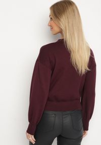 Born2be - Bordowy Kardigan z Wiskozą z Ozdobnymi Napami i Bufiastymi Rękawami Acalte. Okazja: do pracy. Kolor: czerwony. Materiał: wiskoza. Styl: klasyczny, elegancki #3