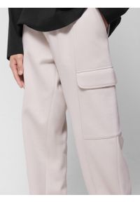 outhorn - Spodnie dresowe joggery męskie - kremowe. Kolor: kremowy. Materiał: dresówka #4