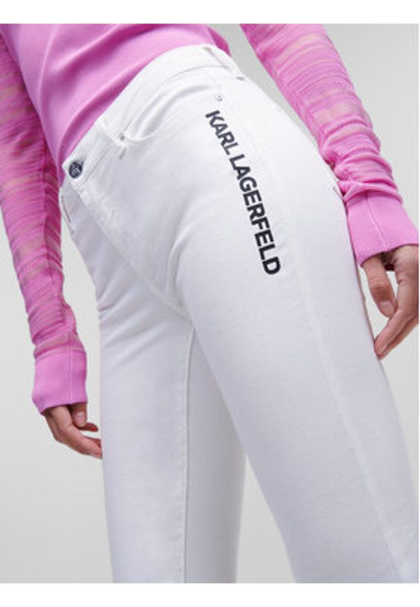 Karl Lagerfeld - KARL LAGERFELD Jeansy Logo 225W1104 Biały Skinny Fit. Kolor: biały