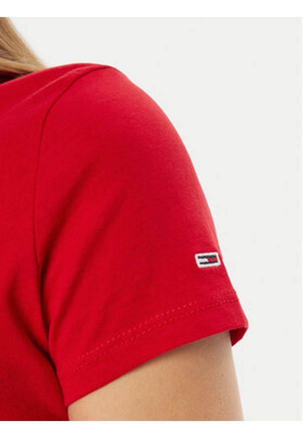 Tommy Jeans T-Shirt Essential DW0DW19447 Czerwony Slim Fit. Kolor: czerwony. Materiał: bawełna