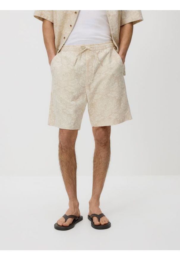 Reserved - Bawełniane szorty regular - beżowy. Kolor: beżowy. Materiał: bawełna