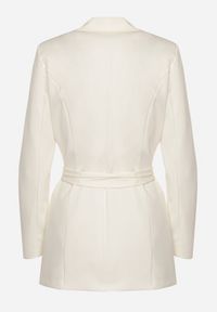 Born2be - Biała Marynarka Jednorzędowa z Wiązanym Paskiem Isabelline. Kolor: biały. Styl: elegancki
