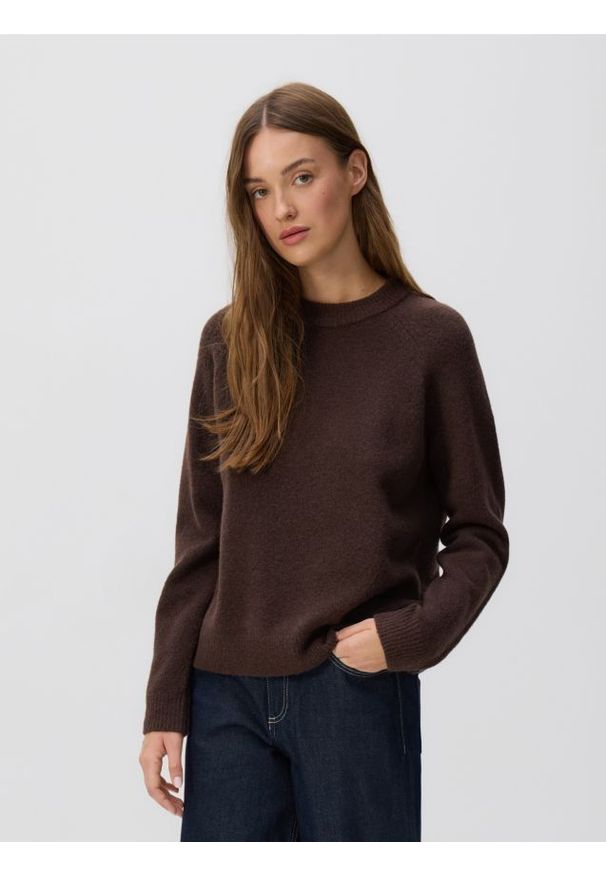 Reserved - Sweter z domieszką wełny - ciemnobrązowy. Kolor: brązowy. Materiał: wełna