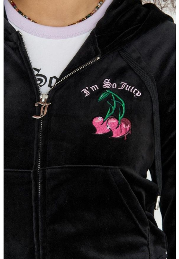 Juicy Couture - JUICY COUTURE Czarna welurowa bluza dresowa z haftowanymi wisienkami. Kolor: czarny. Materiał: welur, dresówka. Wzór: haft