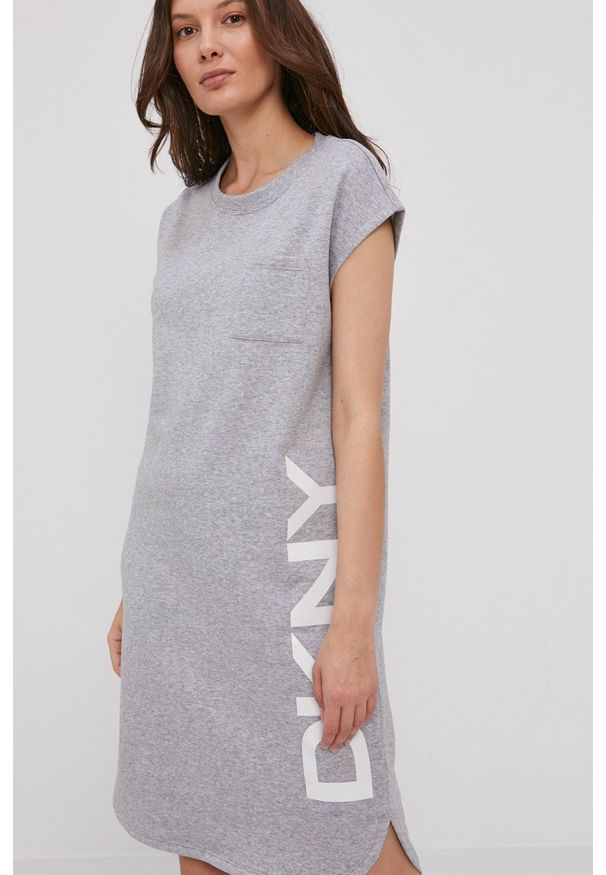 DKNY - Dkny - Sukienka. Okazja: na co dzień. Kolor: szary. Wzór: nadruk. Typ sukienki: proste. Styl: casual