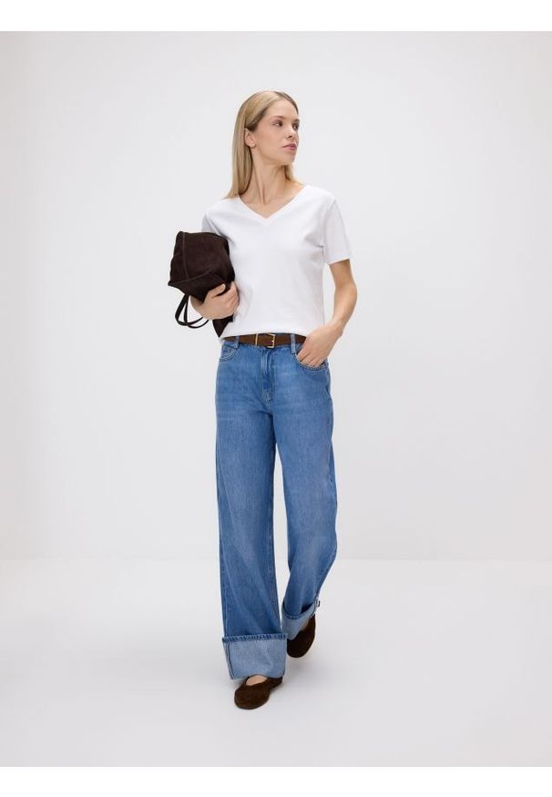 Reserved - Gładki t-shirt - biały. Kolor: biały. Materiał: dzianina, bawełna. Wzór: gładki