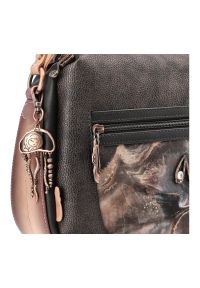 Brązowa Torebka Anekke Modna Listonoszka Damska. Kolor: brązowy. Wzór: nadruk, aplikacja. Materiał: zdobione #6