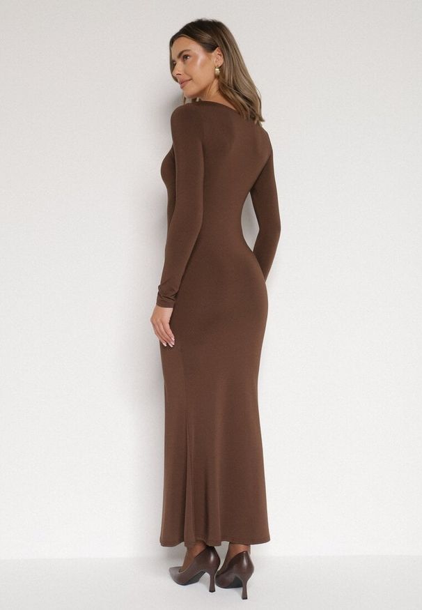 Born2be - Brązowa Koktajlowa Sukienka z Wiskozą Ozdobiona Metalową Klamrą Refira. Okazja: na co dzień. Kolor: brązowy. Materiał: wiskoza. Wzór: aplikacja. Typ sukienki: proste. Styl: wizytowy